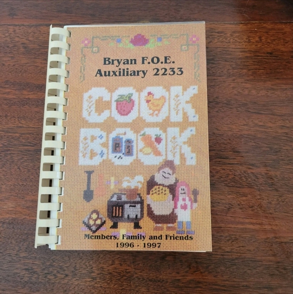 Bryan Ohio F.O.E. Auxiliary 2233 Community Cookbook 1996-1997 Vintage Recipes